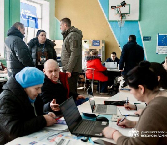 Очільник області перевірив роботу транзитного центра у Павлограді