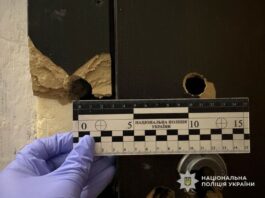 У Павлограді чоловік стріляв у під’їзді