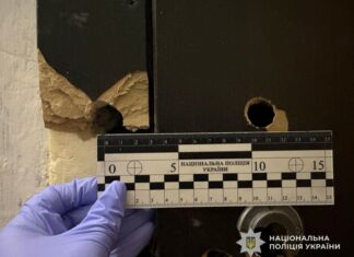 У Павлограді чоловік стріляв у під’їзді