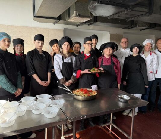 У Павлограді італійський шеф-кухар продовжує проводити майстер-класи для студентів