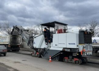 На Дніпропетровщині розпочали сезонний ремонт доріг