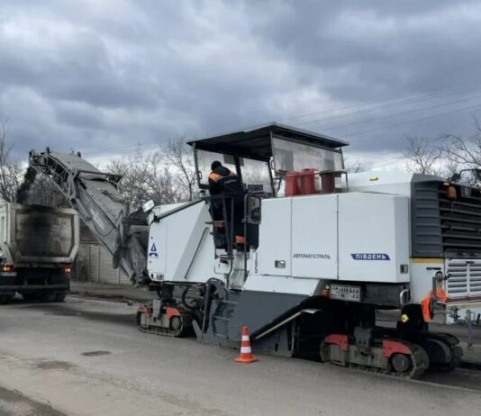 На Дніпропетровщині розпочали сезонний ремонт доріг