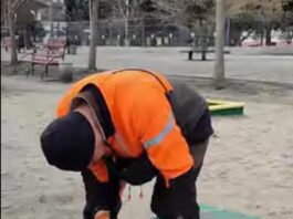 У Павлограді вандали пошкодили дитячі гойдалки