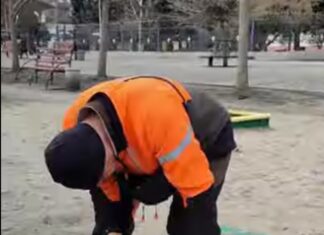 У Павлограді вандали пошкодили дитячі гойдалки