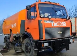 Пилу стане менше: на дорогах Павлограда працює спецмашина