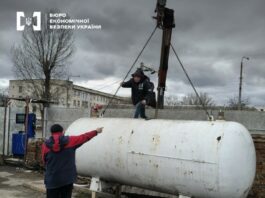 У Павлограді викрили дві нелегальні заправки
