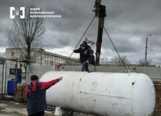 У Павлограді викрили дві нелегальні заправки