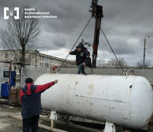 У Павлограді викрили дві нелегальні заправки