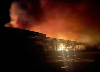 У Павлограді ворожі БпЛА атакували склад із сухариками та чипсами