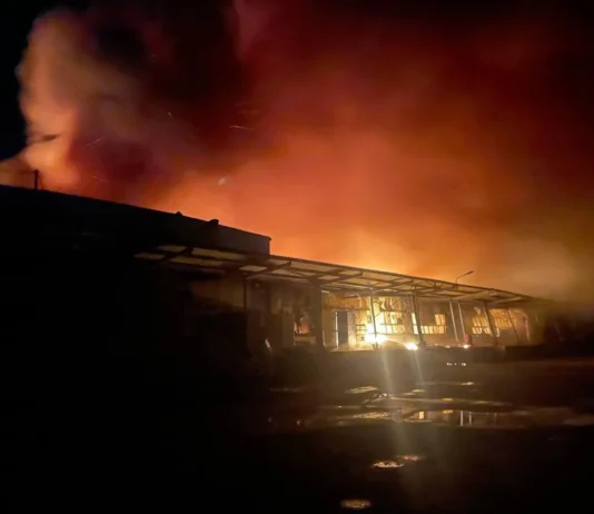 У Павлограді ворожі БпЛА атакували склад із сухариками та чипсами