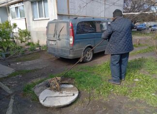 Ганчір’я, побутове сміття, жир: павлоградці продовжують засмічувати каналізацію