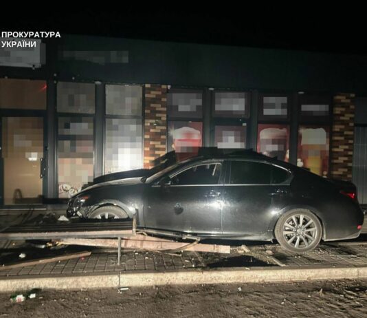 У Павлограді затримали водія, який у стані алкогольного сп’яніння на швидкості влетів у людей і втік