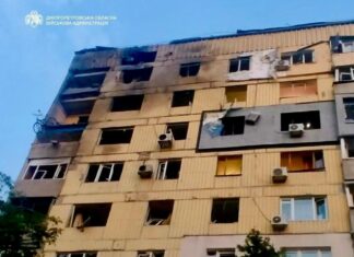У Павлограді внаслідок ворожої атаки пошкоджена дев’ятиповерхівка