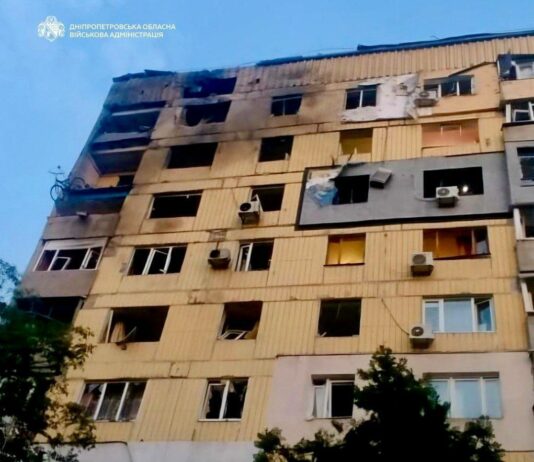 У Павлограді внаслідок ворожої атаки пошкоджена дев’ятиповерхівка