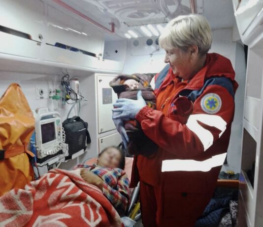 Унікальний випадок: парамедикиня з Васильківщини допомогла народитися третій дитині в одній родині