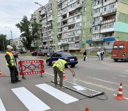 У Павлограді тривають роботи з нанесення дорожньої розмітки