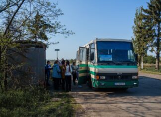 Складно та небезпечно: як працює соціальний маршрут до Шахтарського