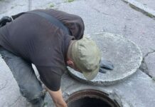 У Павлограді комунальники встановлюють спеціальні пастки для сміття у системі каналізації