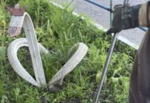 У Павлограді фахівці водоканалу продовжують встановлювати спеціальні пастки для сміття у системі каналізації
