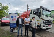 Шахтарському передали сучасну вакуумну очисну машину
