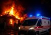 Медики екстренки врятували на пожежі маму та трьох маленьких дітей на Павлоградщині