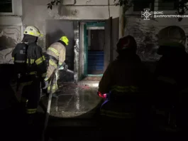 У Павлограді горіла багатоповерхівка: надзвичайники врятували 7 людей