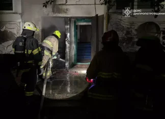 У Павлограді горіла багатоповерхівка: надзвичайники врятували 7 людей