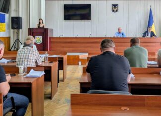 Постраждалі мешканці мікрорайону Шахтобудівників прийшли на сесію міської ради