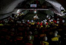 Концерт під землею: Святослав Вакарчук заспівав у шахті