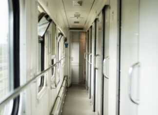 Залізничники Дніпропетровщини нагадали правила безпеки під час повітряної тривоги