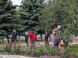 Майже 200 павлоградських юнаків та дівчат працювали влітку на користь громади