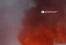 Внаслідок ворожої атаки у Павлограді пошкоджений торговельний центр