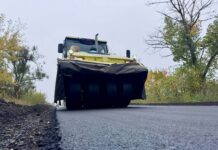 Під час ремонту дороги між Павлоградом і Троїцьким кружляли ворожі дрони