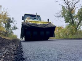 Під час ремонту дороги між Павлоградом і Троїцьким кружляли ворожі дрони
