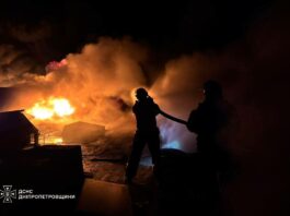 Ворог завдав удару по Павлограду: виникла масштабна пожежа